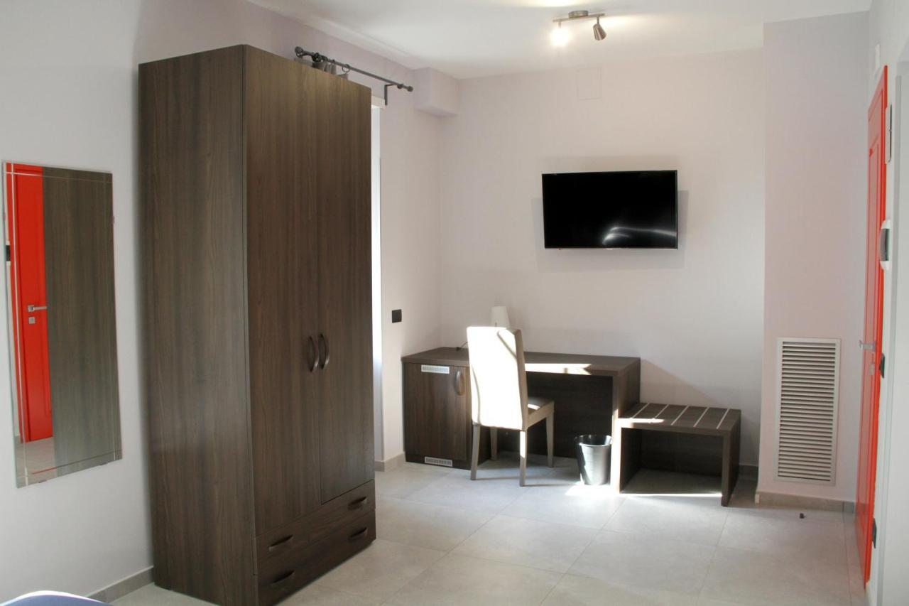 Easyroom Frosinone - Casello Autostradale 外观 照片